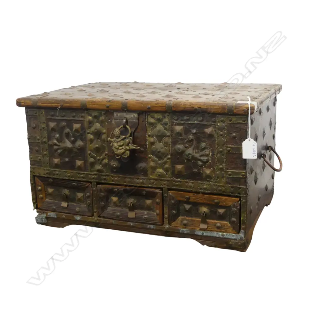 INDIAN WOODEN BOX w. BRASS DECORATION 490x330x280mm Image 1++
