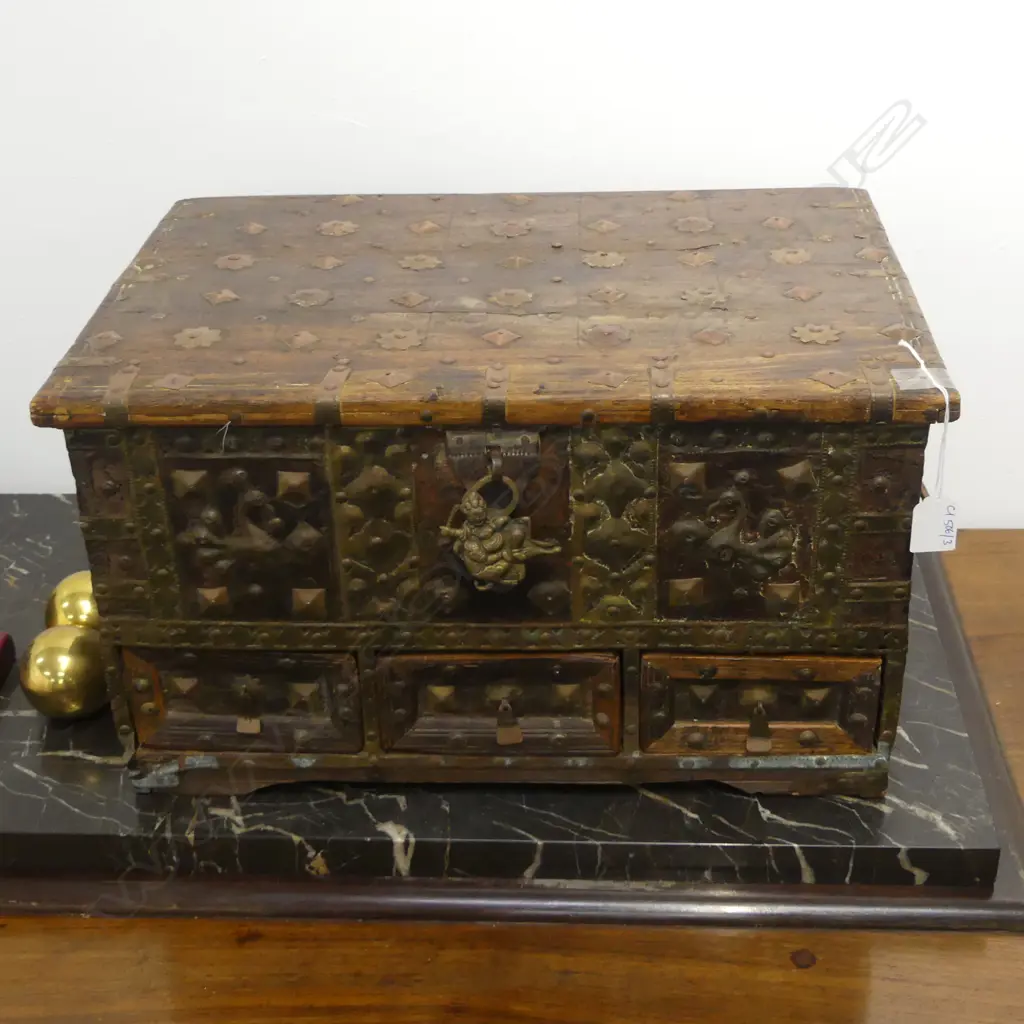 INDIAN WOODEN BOX w. BRASS DECORATION 490x330x280mm Image 1++