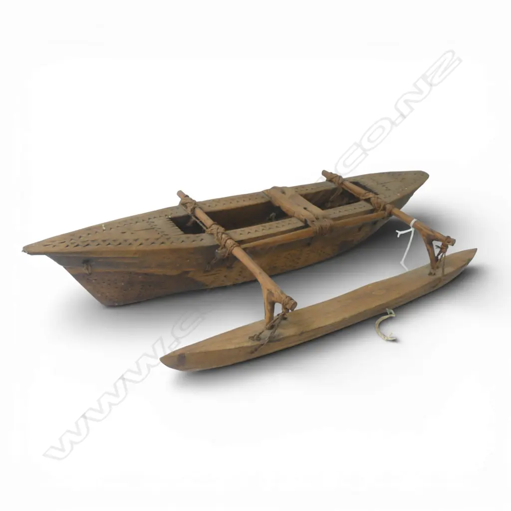 WOODEN BOAT w. OUTRIGGER L.630mm Image 1++