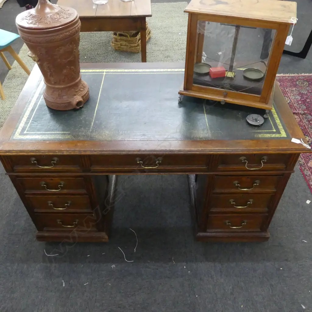 ANTIQUE OAK DESK, INSET GREEN LEATHER TOP 1370x755x800mm Image 1++