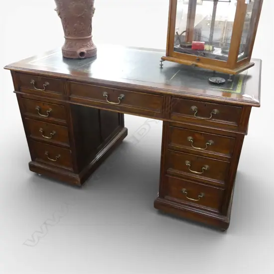 ANTIQUE OAK DESK, INSET GREEN LEATHER TOP 1370x755x800mm