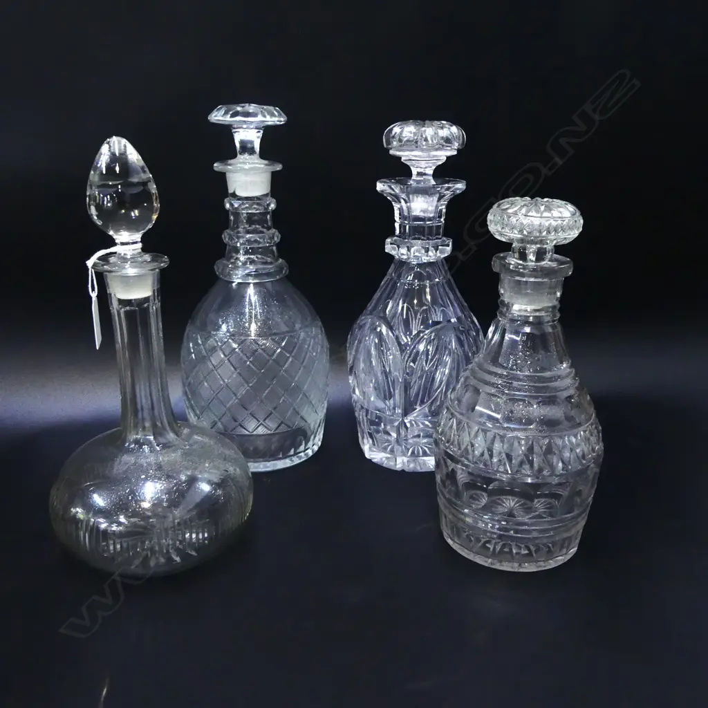 4 CRYSTAL DECANTERS H.275mm Image 1++