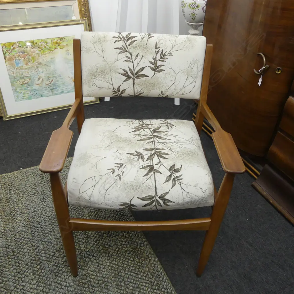 RETRO ARMCHAIR Image 1++