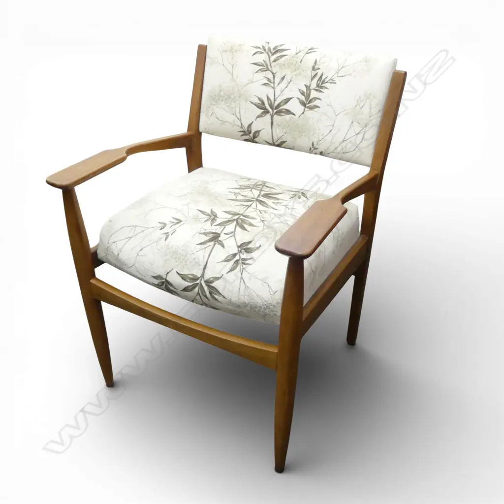 RETRO ARMCHAIR Image 1++