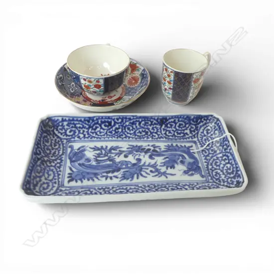 CHINESE B/W DRAGON DISH L.210mm + 2 IMARI CUPS w. SAUCER