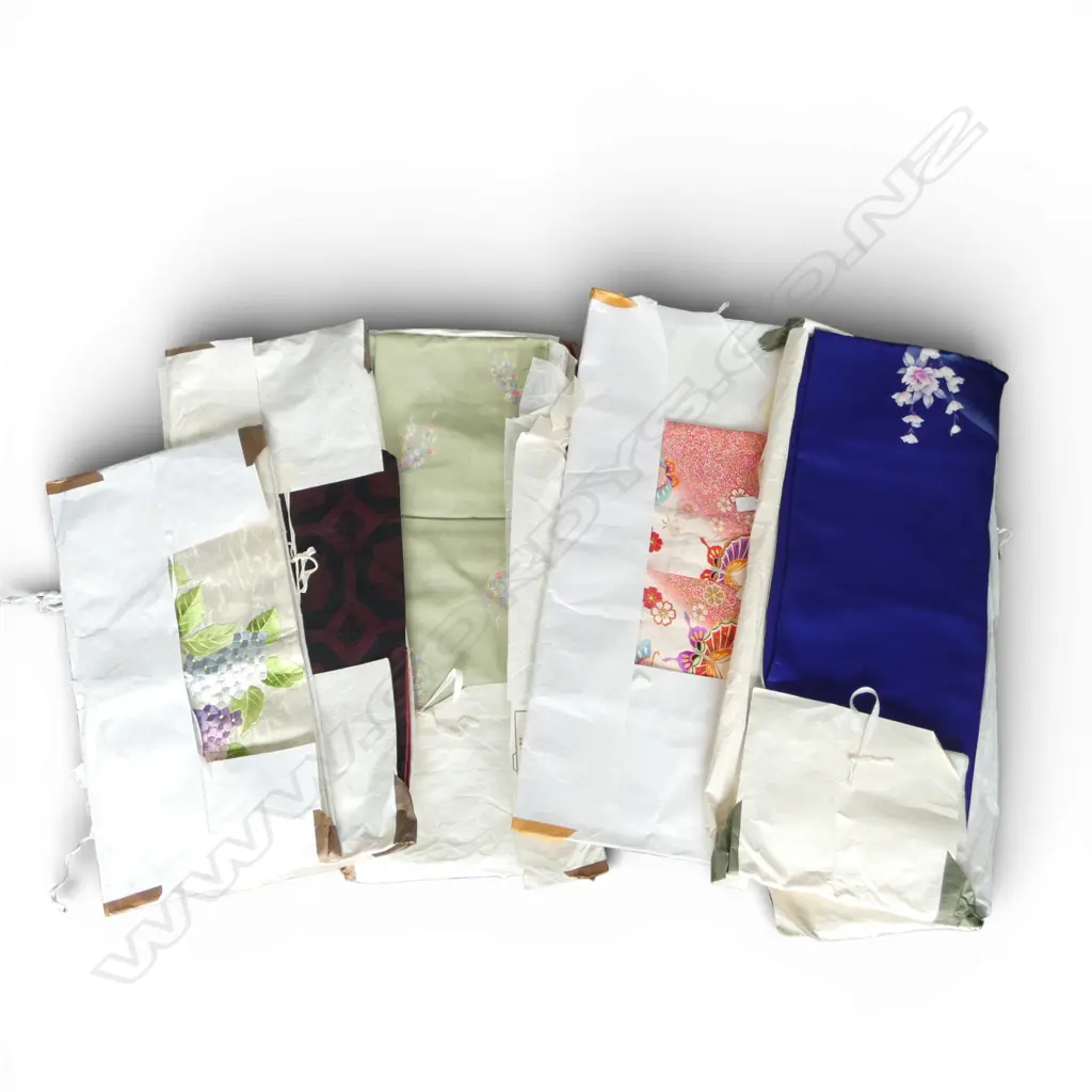 FOUR VINTAGE KIMONO IN ORIGINAL PACKAGING + OBI Image 1++