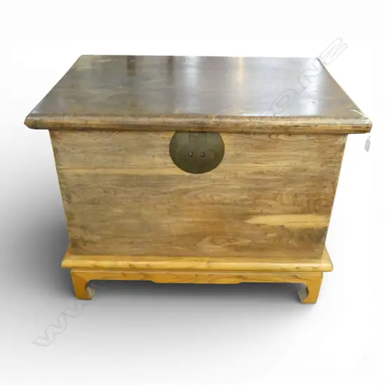 ANTIQUE CHINESE LIDDED CHEST 930x610x720mm