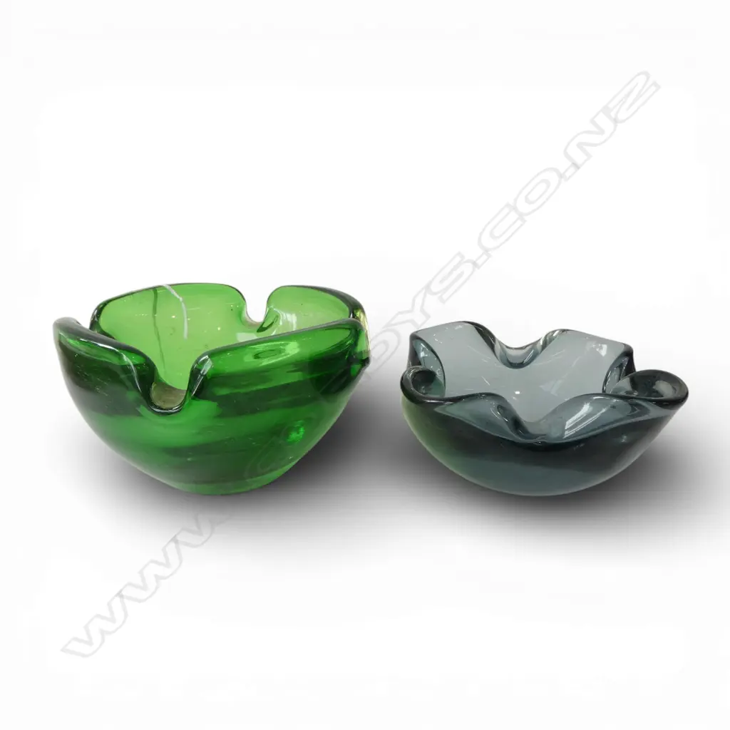 2 GLASS BOWLS 145mm dia Image 1++