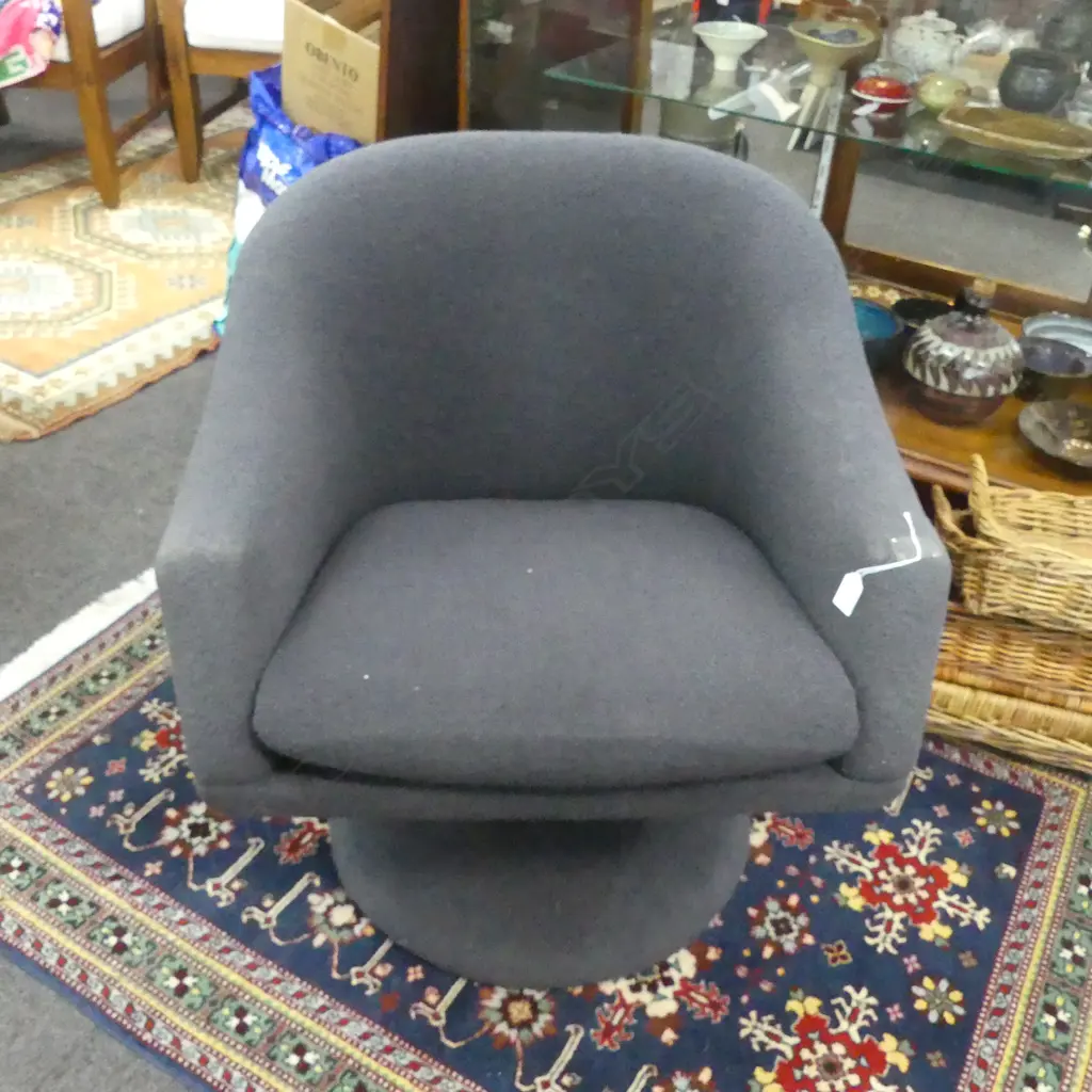 SWIVEL ARM CHAIR, LIGHT WEAR Image 1++