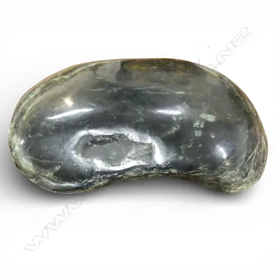 POLISHED POUNAMU TOUCH STONE 225x145x50mm 2.6KG