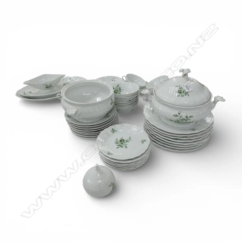 HUTCHENREUTHER 'DRESDEN' PART DINNER SERVICE Image 1++