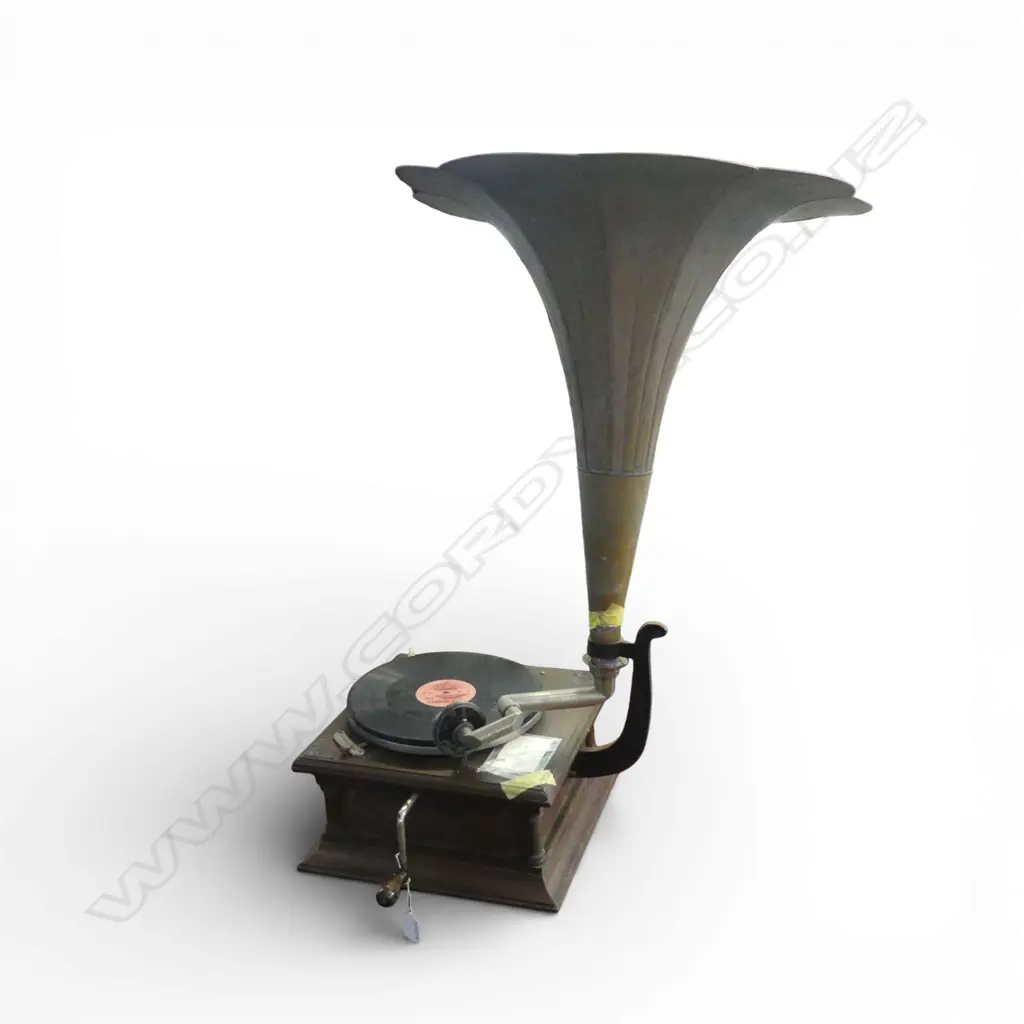 HIS MASTERS VOICE GRAMOPHONE w. HORN & SPARE NEEDLES Image 1++