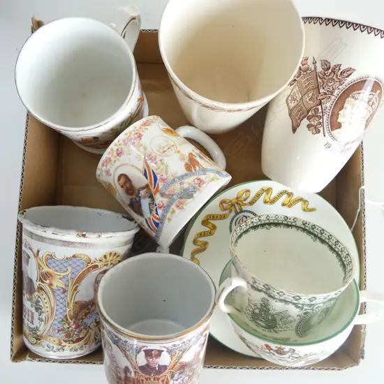 COLLECTION OF 8PCS VINTAGE ROYALTY CHINA