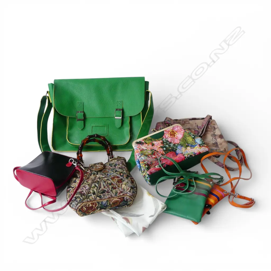 7 ASST. BAGS INCL. FLEUR WOODS (new w. tags) Image 1++