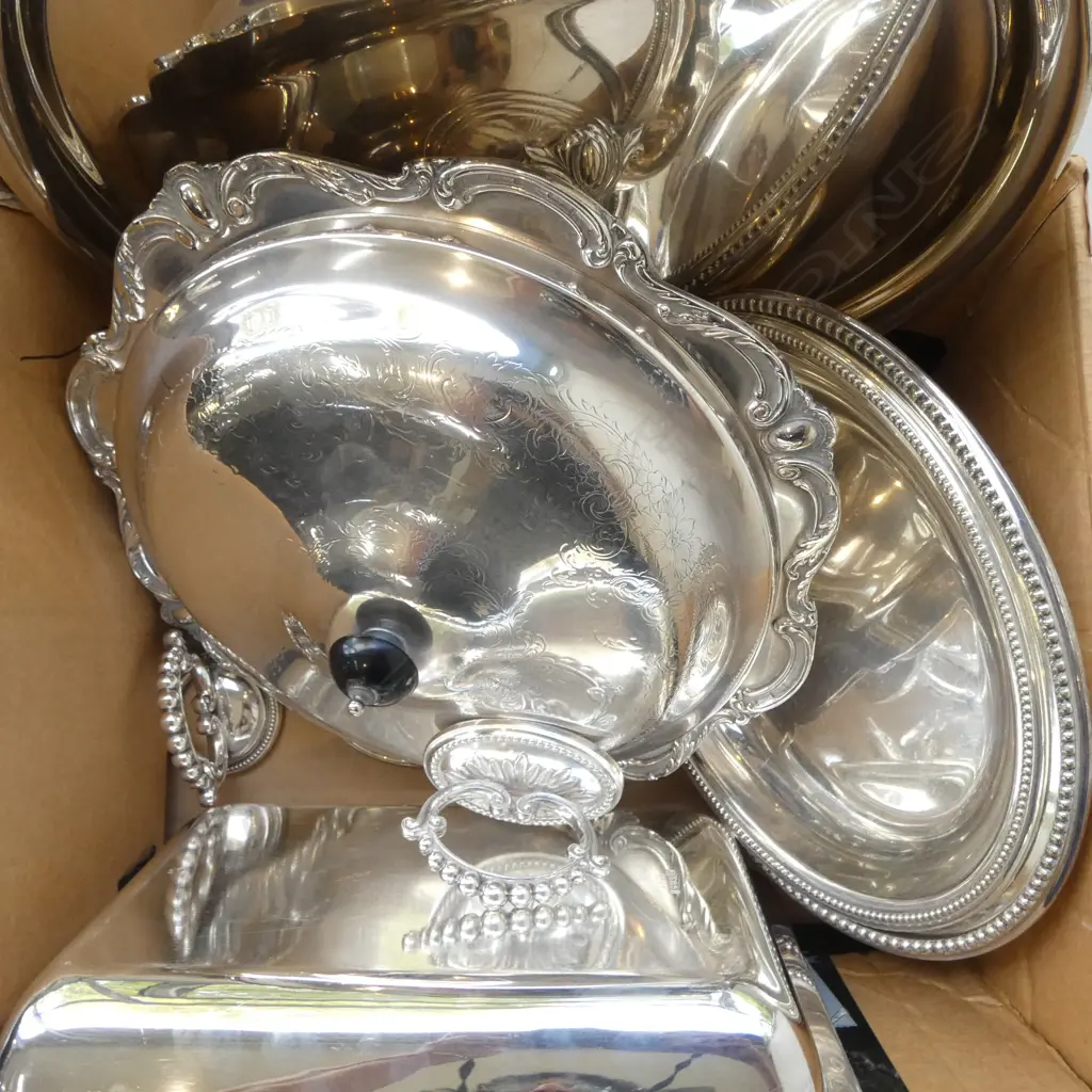 3 SILVER PLATE SERVING DISHES + TRAY Image 1++