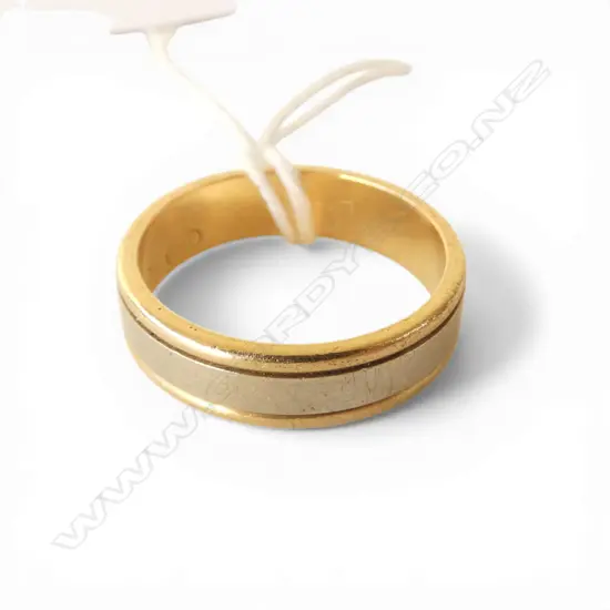 18ct GOLD WEDDING BAND, 5.28gm SIE N