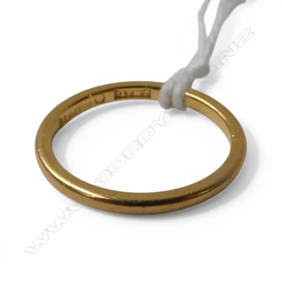 VINTAGE 22ct GOLD BAND RING showing wear. Size H1/2  1.84gms