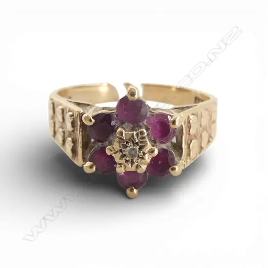 VINTAGE 9ct GOLD RUBY/diamond CLUSTER RING size L. 2.83gms