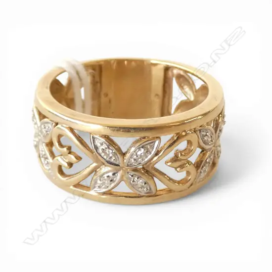 9ct GOLD & DIAMOND FILIGREE RING, 5.10gm SIZE S