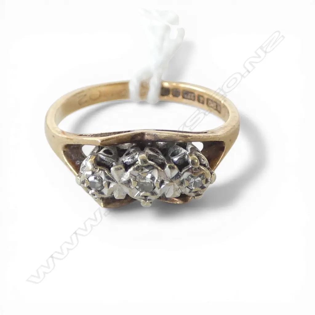 9ct GOLD & 3 DIAMOND RING 2.2gms SIZE J Image 1++