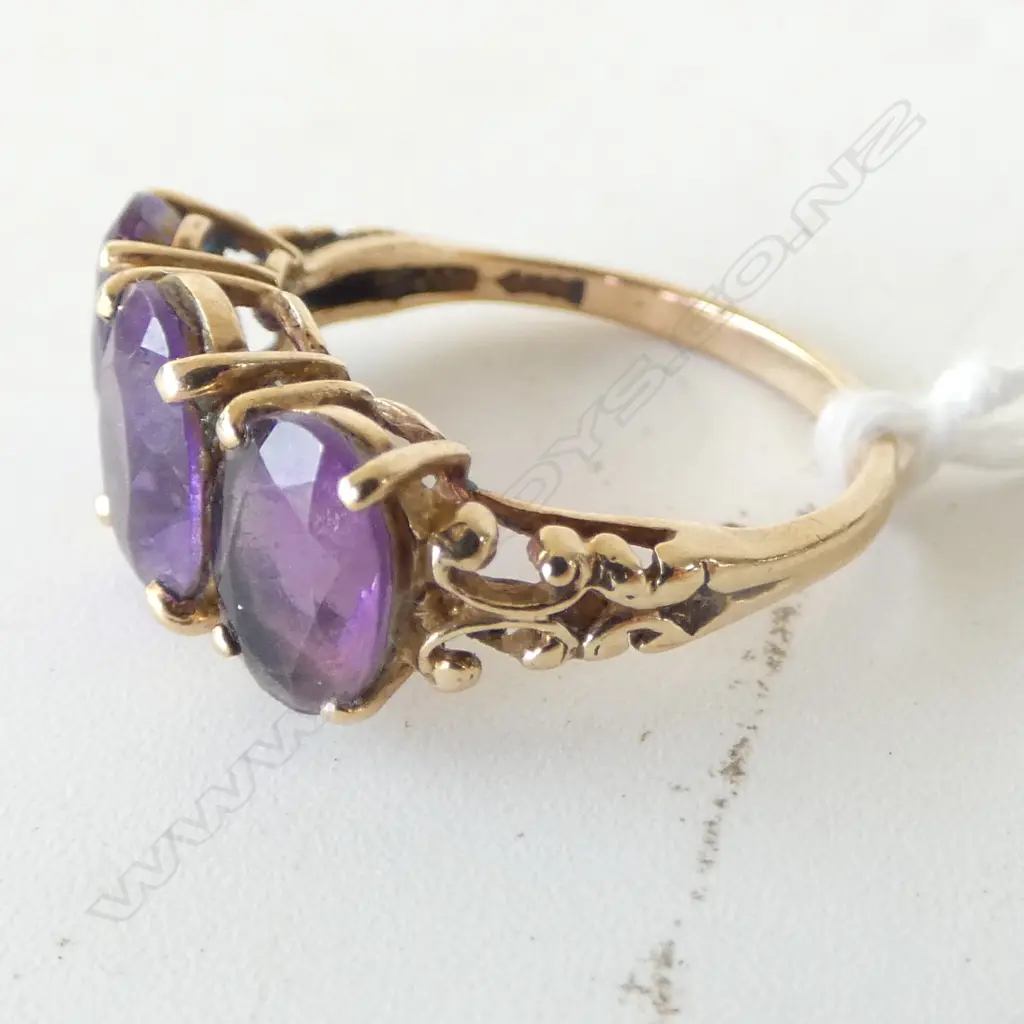 9ct Y/GOLD & LGE facet cut oval AMETHYST RING 2.86gms SIZE N1/2 Image 1++