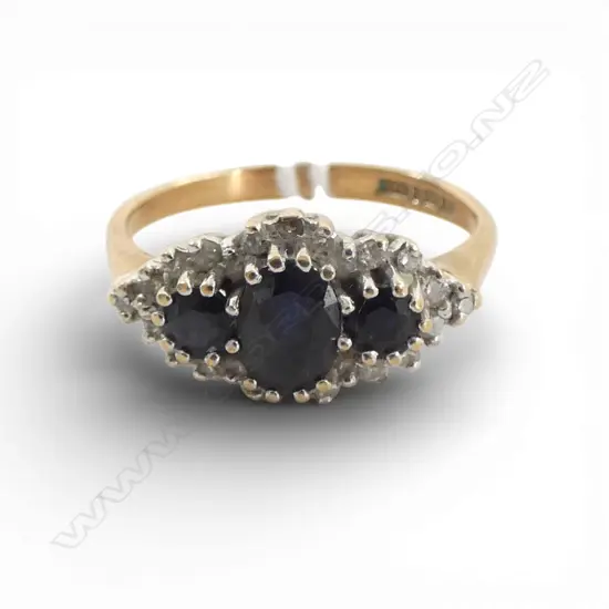VINTAGE 9ct GOLD 3 dark SAPPHIRE & DIAMOND RING 2 small diamonds absent. 2.57gms SIZE O
