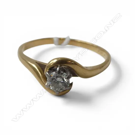 VINTAGE 18ct GOLD & DIAMOND SOLITAIRE 0.20+ct. RING. Size T 3gms