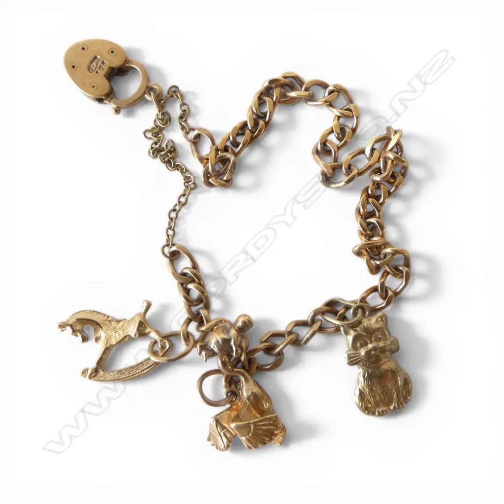 9ct GOLD CURB LINK CHARM BRACELET 11.6gms Image 1++