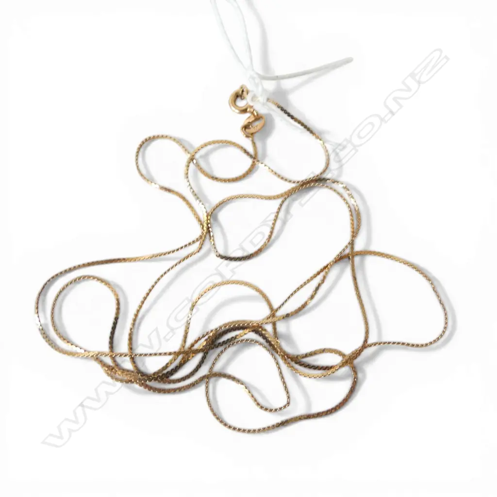 9ct GOLD FINE LONG NECK CHAIN L.740mm. 1.6gms Image 1++