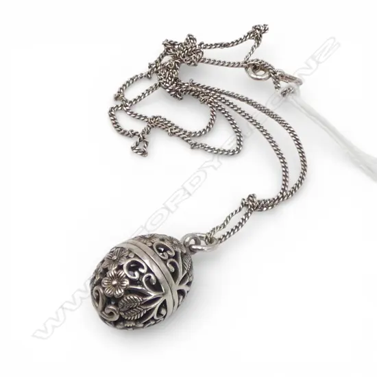 SILVER FILIGREE EGG SHAPED LOCKET PENDANT