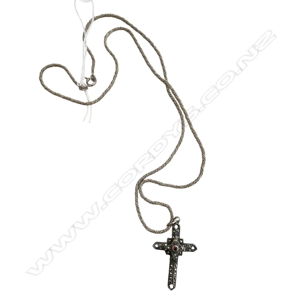 VINTAGE STG SILVER, GARNET & MARCASITE CROSS PENDANT NECKLACE Image 1++