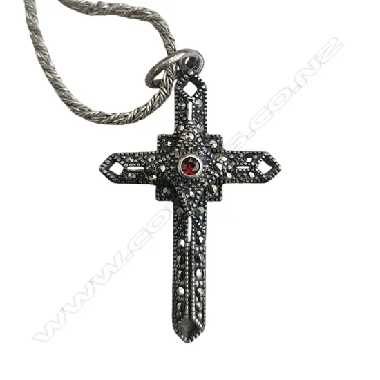 VINTAGE STG SILVER, GARNET & MARCASITE CROSS PENDANT NECKLACE