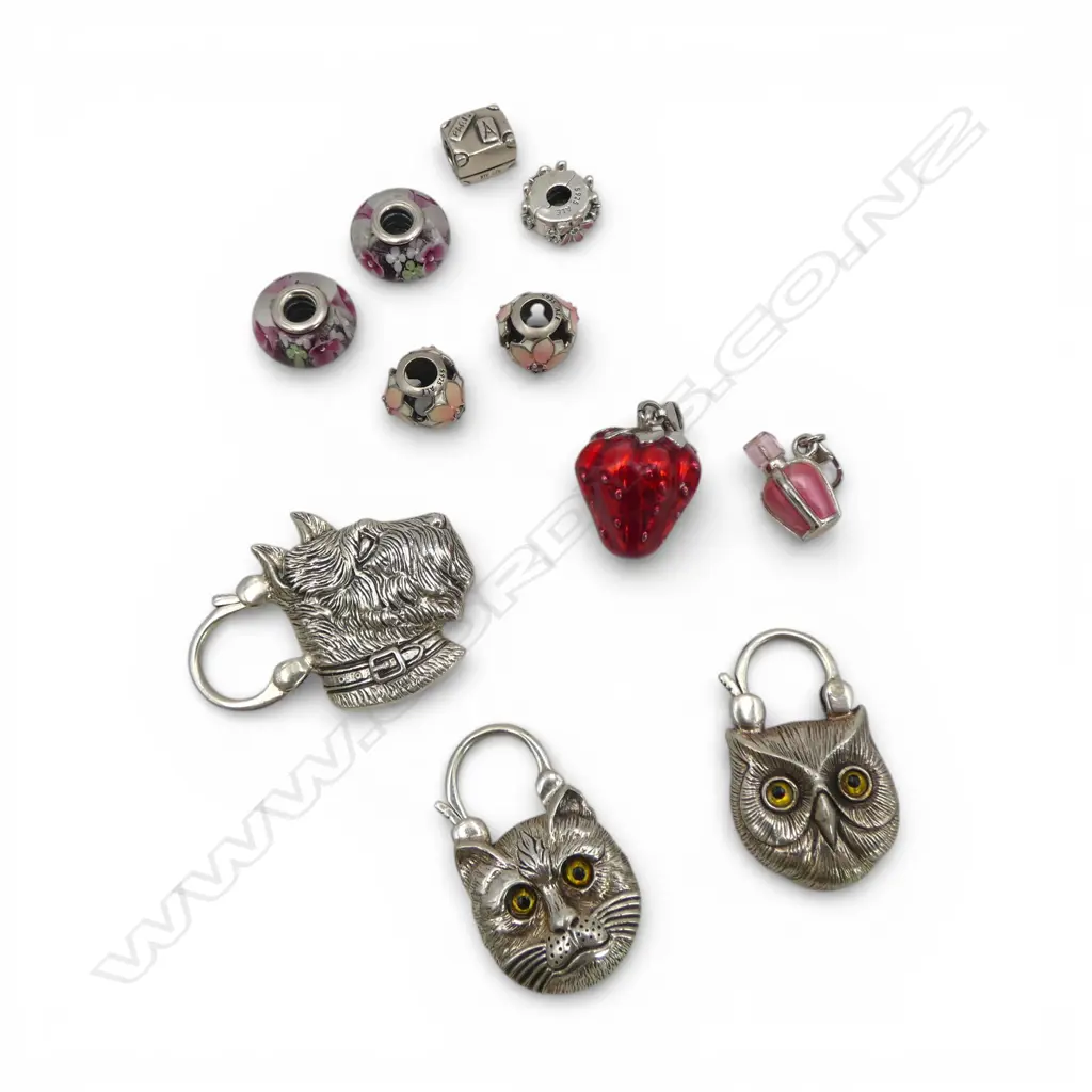 FIVE SILVER CHARMS, 3 AGATE BACKED, 6 PANDORA Image 1++