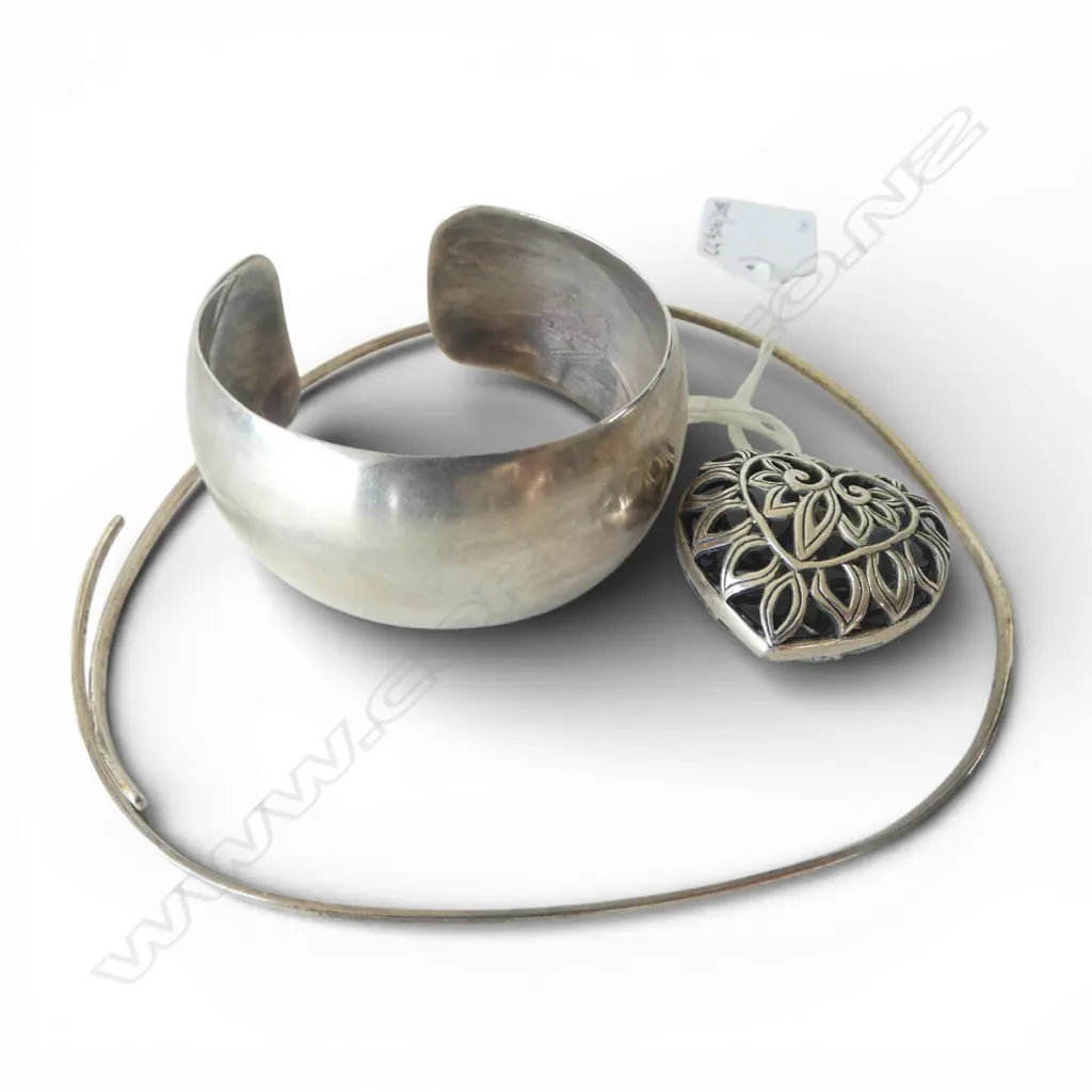 S/SILVER HEART NECKLACE & S/SILVER BANGLE plus one 50GMS Image 1++