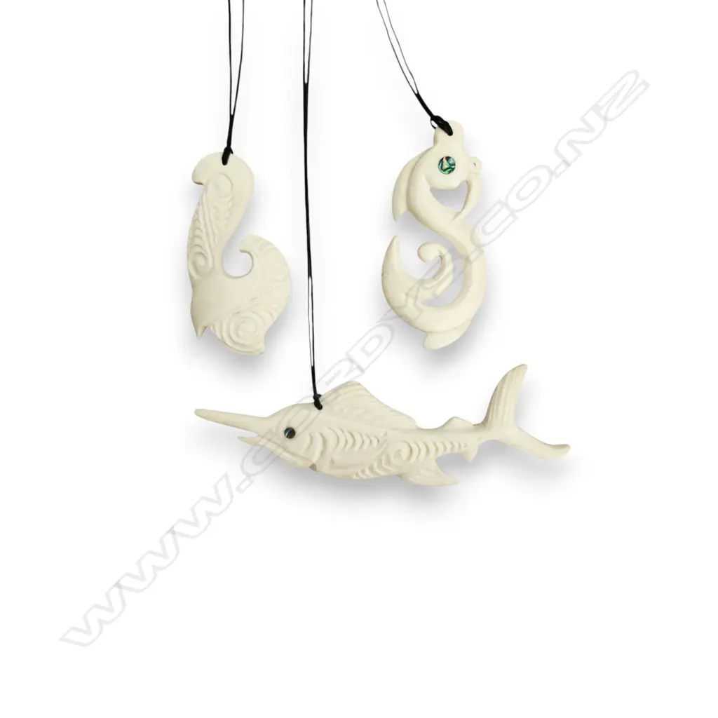 3 CARVED PENDANT NECKLACES Image 1++