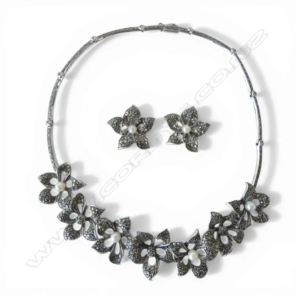 STG SILVER, MARCASITE & PEARL FLORAL PENDANT NECKLACE & PR EARRINGS Image 1++