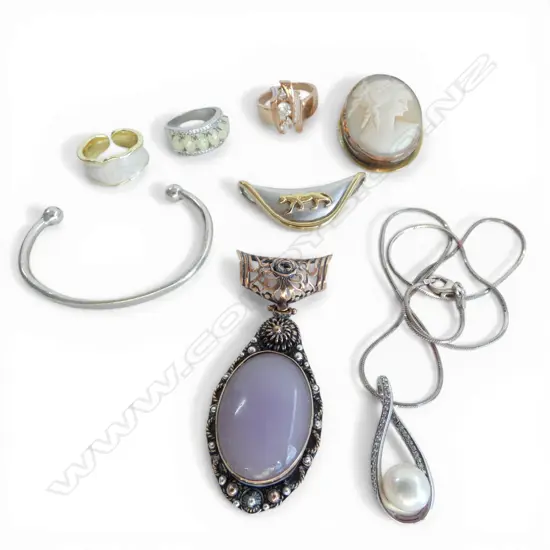 7 PCES STG SILVER JEWELLERY + CAMEO