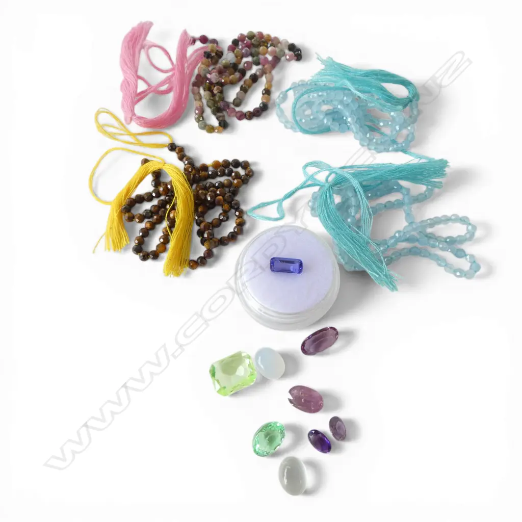 4 STRUNG BEADS; 2 x AQUAMARINE, TOURMALINE & CAT'S EYE, LOOSE RECTANGLE CUT TANZANITE & ASST. LOOSE STONES Image 1++