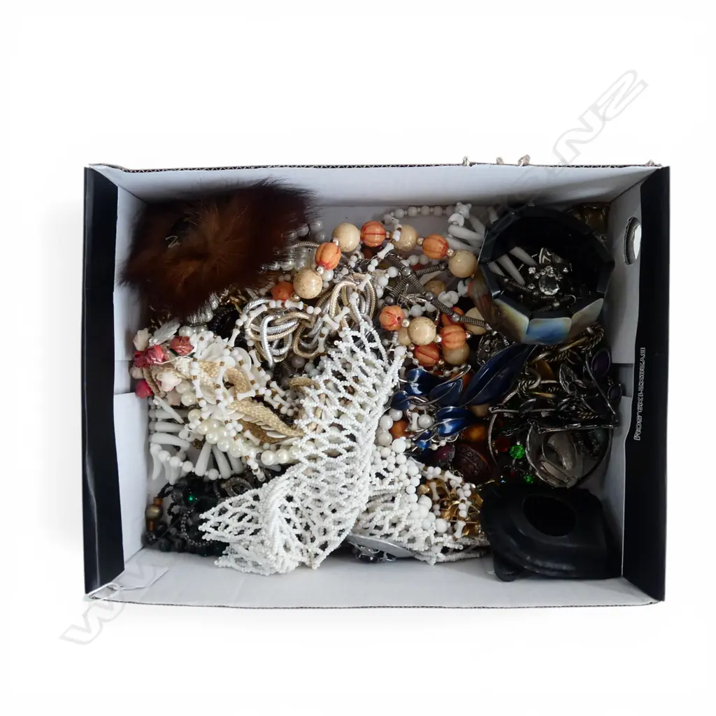 ASST. COSTUME JEWELLERY Image 1++