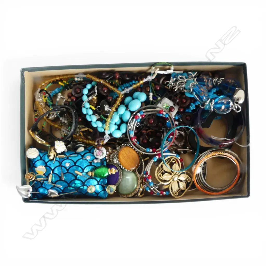 ASST. COSTUME JEWELLERY Image 1++