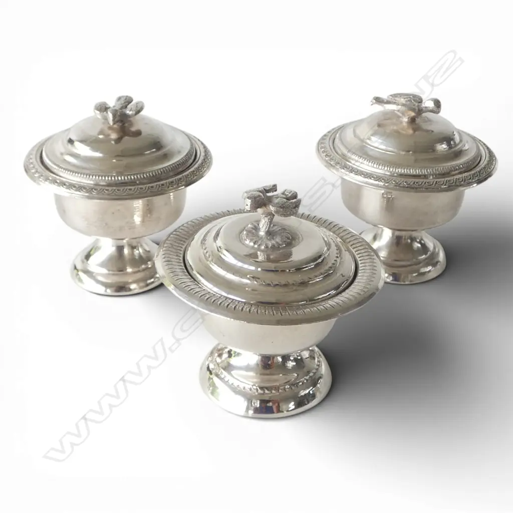 3 EGYPTIAN 900 SILVER LIDDED POTS WITH BIRD FINIALS 1943-4 162GMS Image 1++