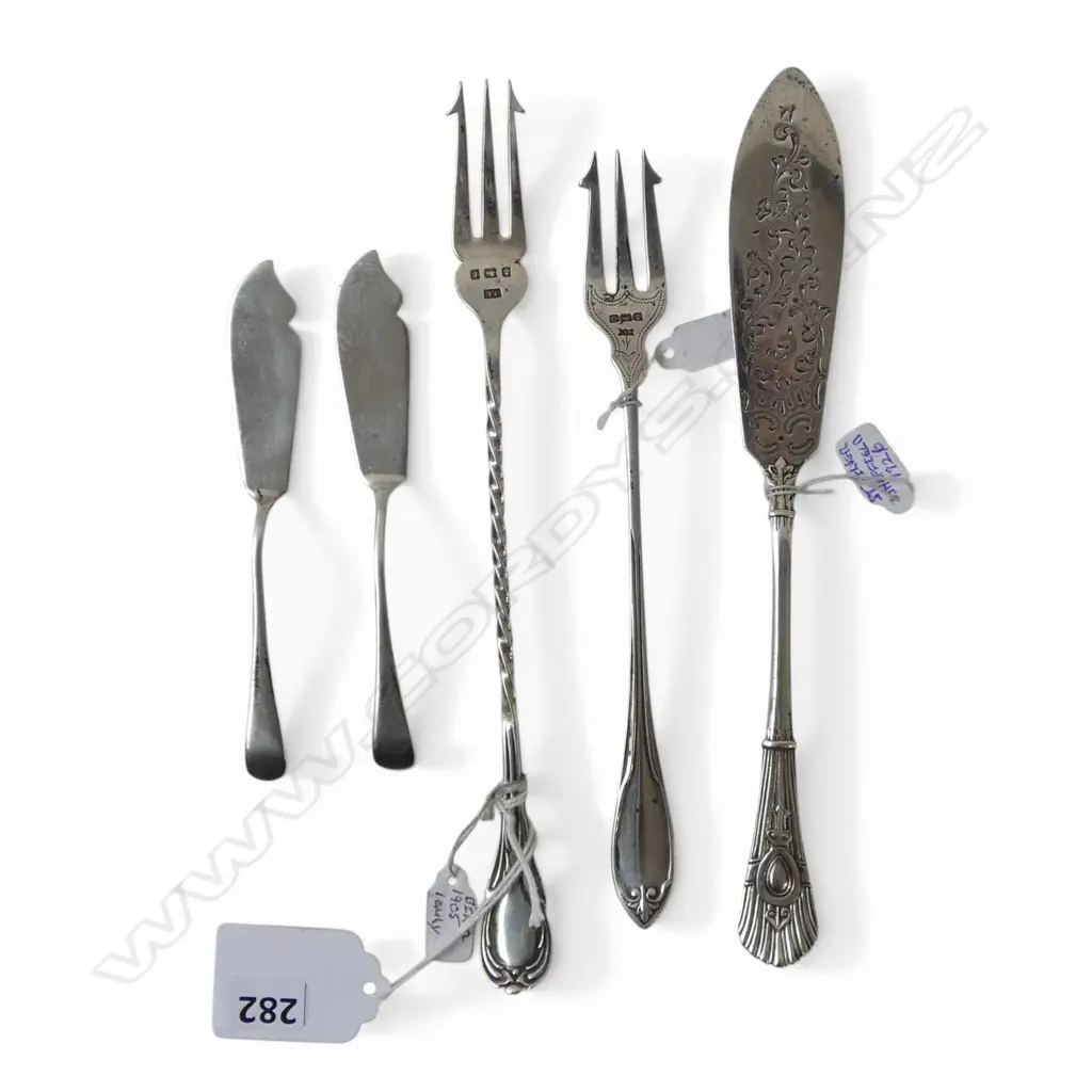 2 S/SILVER PICKLE FORKS & 3 S/SILVER BUTTER KNIVES 93GMS Image 1++