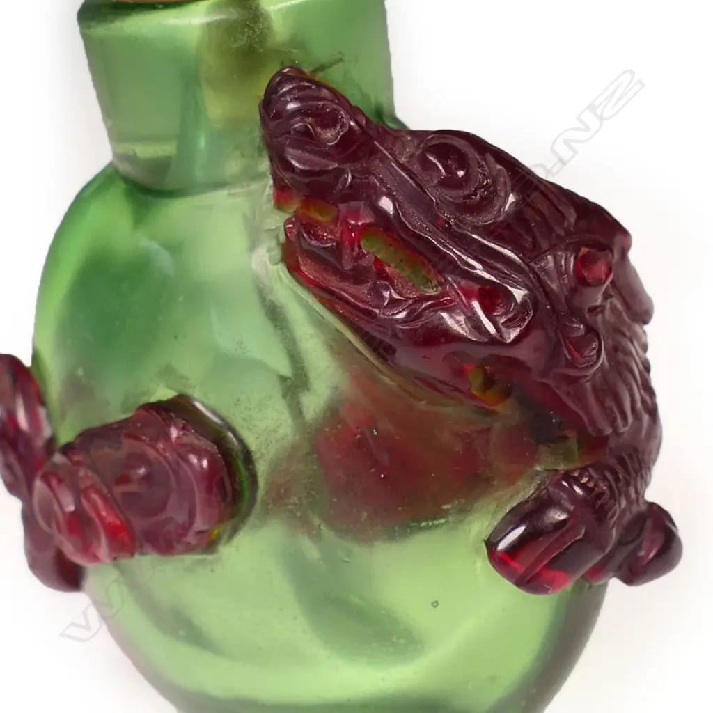 ORIENTAL GLASS SNUFF BOTTLE w. DRAGON H.75mm Image 1++