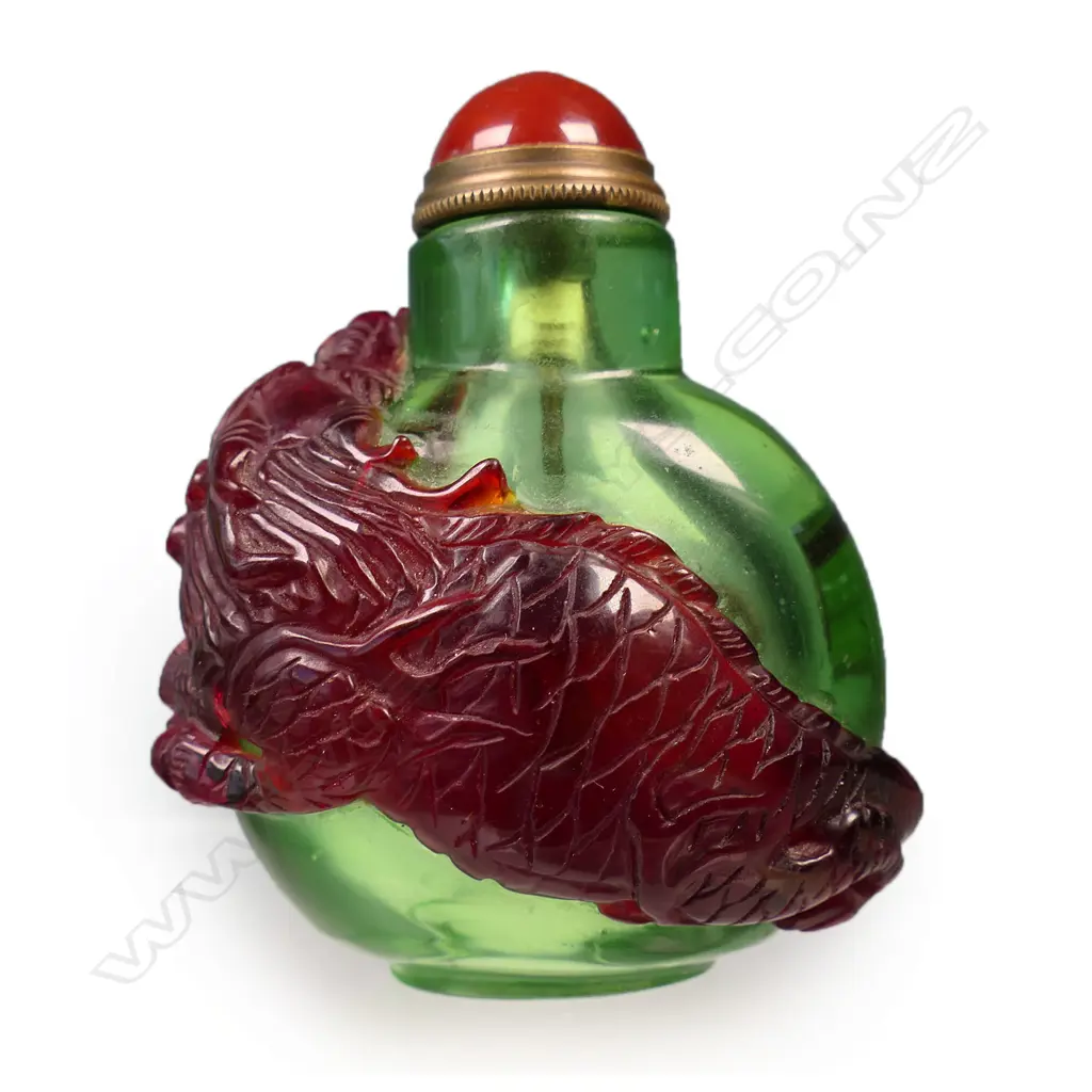 ORIENTAL GLASS SNUFF BOTTLE w. DRAGON H.75mm Image 1++