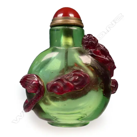 ORIENTAL GLASS SNUFF BOTTLE w. DRAGON H.75mm