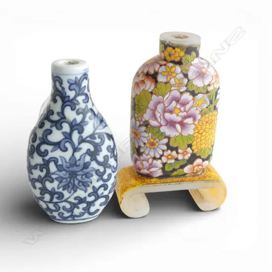 2 ORIENTAL SNUFF BOTTLES, NO LIDS H.80mm