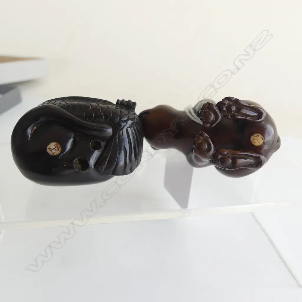2 JAPANESE CARVED WOOD NETSUKE OF CATS, BOTH SIGNED Image 1++