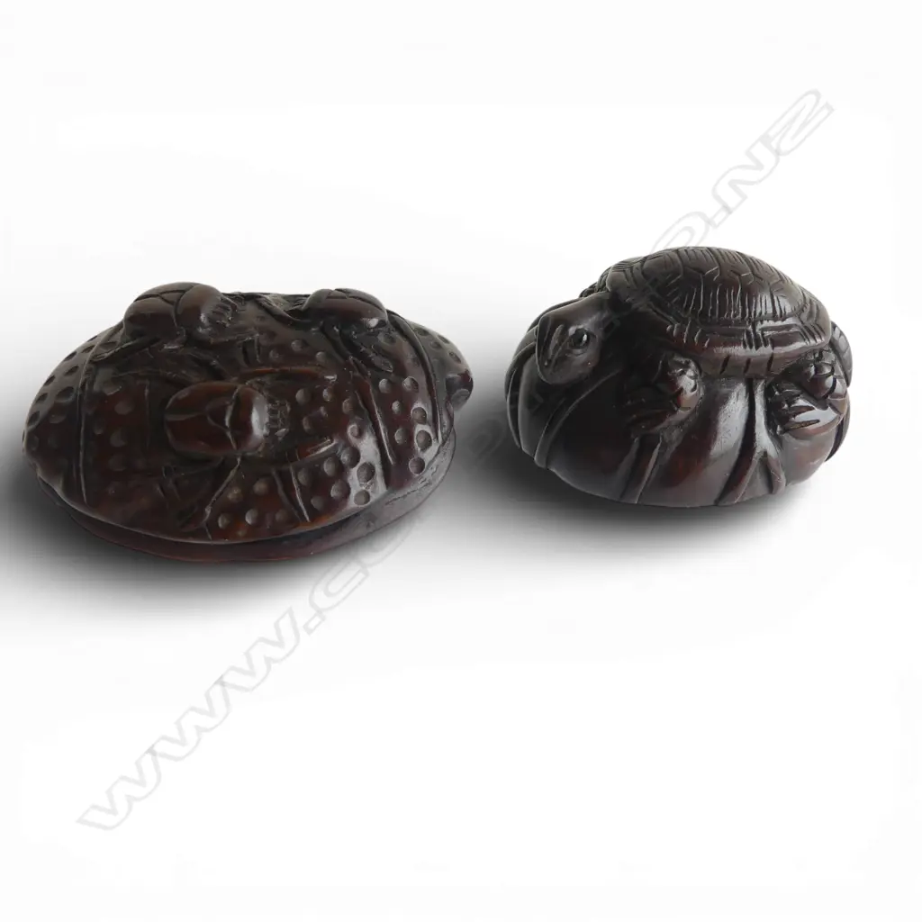 2 JAPANESE CARVED WOOD NETSUKE, BEETLES & TURTLE, BOTH SIGNED Image 1++