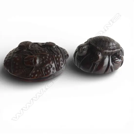 2 JAPANESE CARVED WOOD NETSUKE, BEETLES & TURTLE, BOTH SIGNED