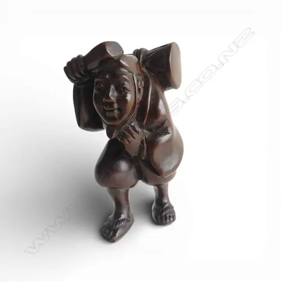 JAPANESE CARVED WOOD NETSUKE, SIGNED H.55mm